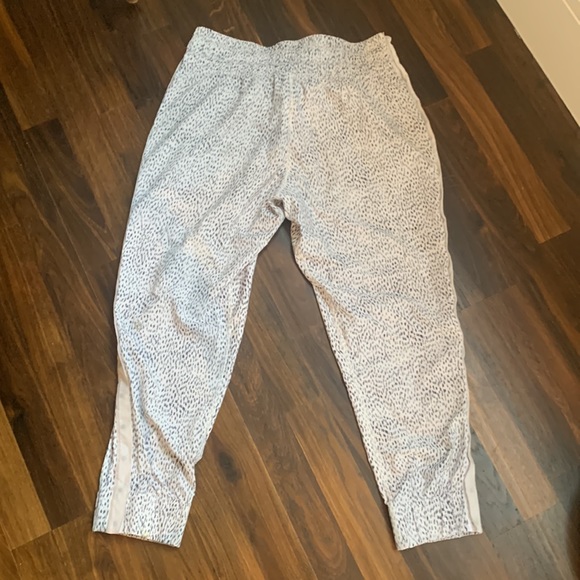 Lululemon Trainer Track Tear Away Pant Sz 6 Dottie dash - Picture 2 of 4